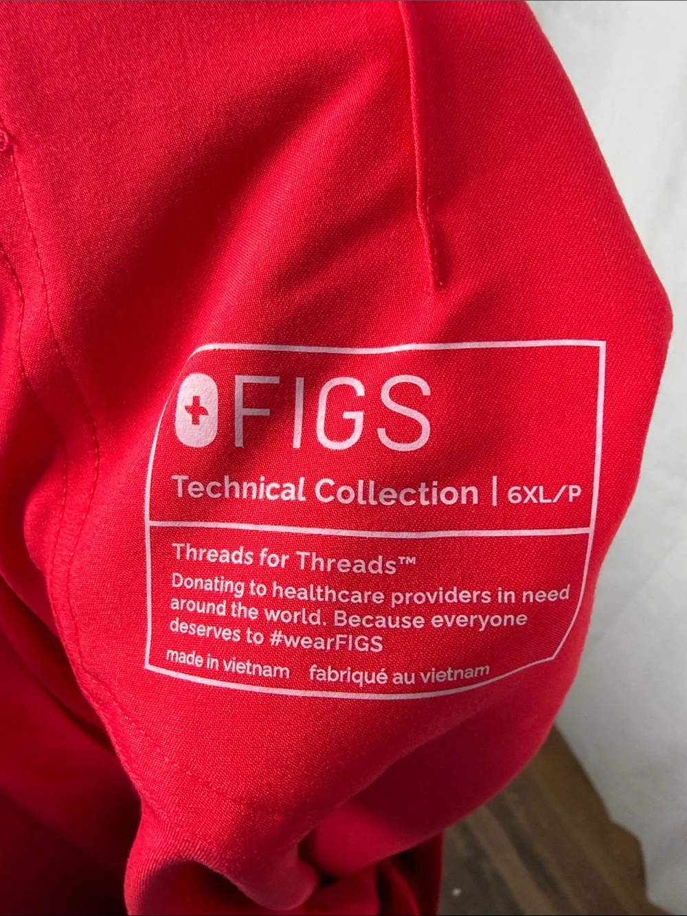 NWT Figs Zamora‎ 2.0 Jogger Scrub Pants in Pop Red.